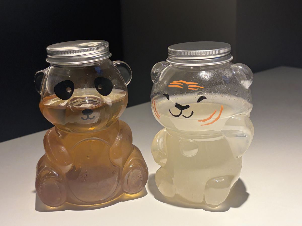 (左から)「コーン茶」「梨ジュース」