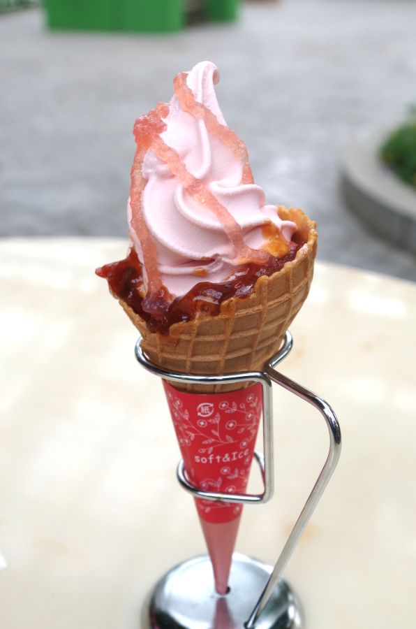 名物の「キングローズソフト」450円