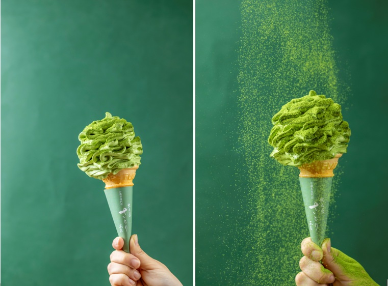 左から「お濃茶ソフト抹茶かけ」520円。抹茶の量は左の5倍。むせるほど抹茶尽くしの「お抹茶大冠雪お濃茶ソフト」580円