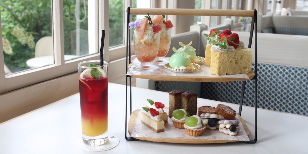 【神戸】白亜の洋館「北野異人館 旧ムーア邸」に新メニューが登場！ 話題のカフェ・グルマンやパフェを楽しむ優雅なティータイムを