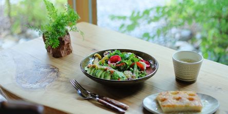 【奈良】ならまちランチは木漏れ日が心地よい人気カフェ「café komorebi」で！