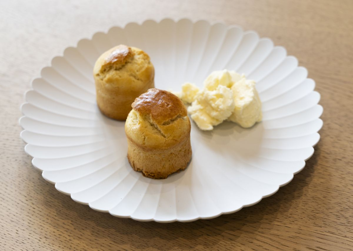 「東京バターケーキ・オリジナル（2個・クリーム添え）」$5