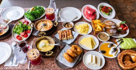 【2025年トルコ最新情報】イスタンブールのおいしい店を厳選！ 観光途中に、「トルコの朝食」、夜景などシーンで使える