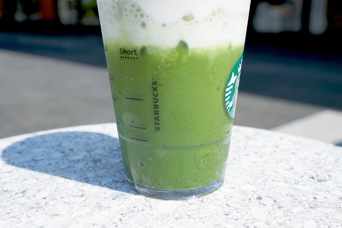 「涼み 抹茶 ムース ティー」カスタマイズ：ボディの抹茶パウダー多め（無料）、 ホワイトモカシロップ追加（＋55円）