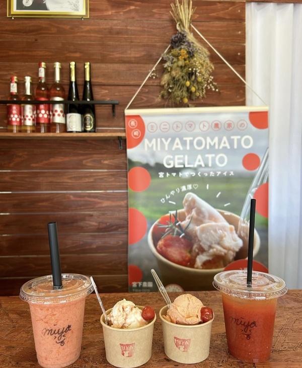 売店で味わえる宮トマトジェラートやジュース