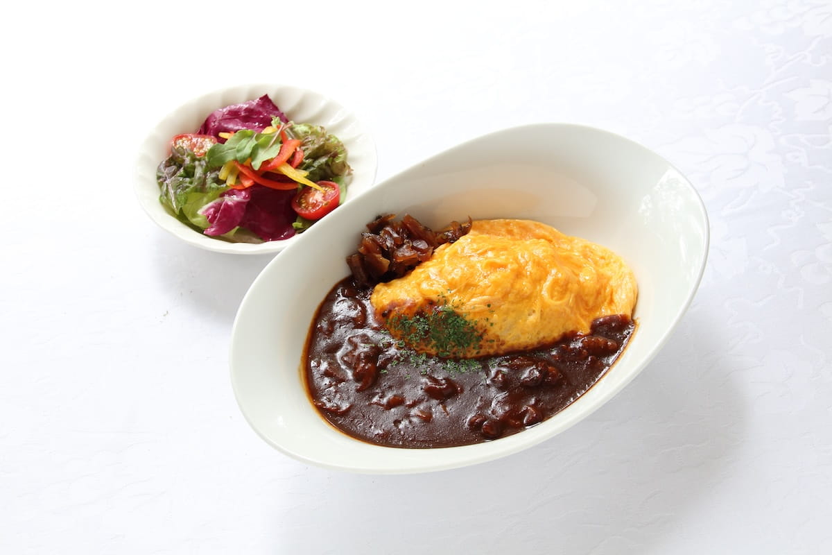 「オムレツライスハヤシソース」ミニサラダ付 1700円