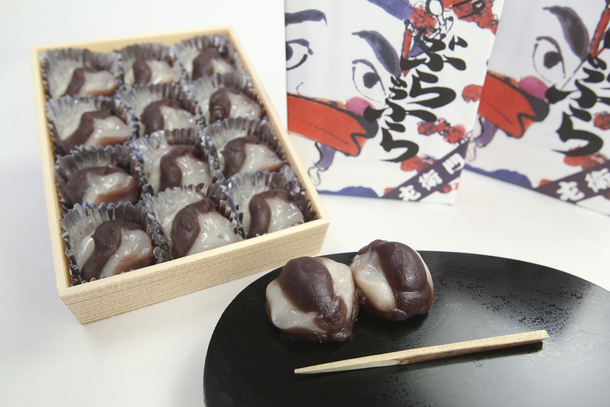 なめらかな餡、やわらかい餅の食感は見た目どおり