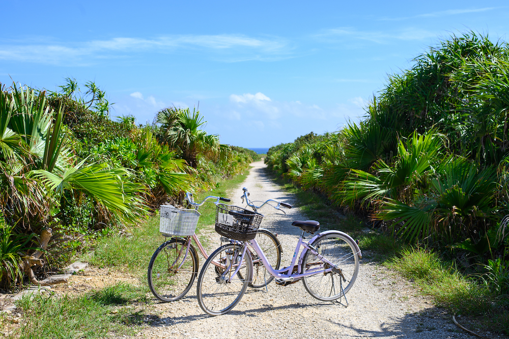 【沖縄・久高島】レンタサイクルでめぐる“神の島”!フェリーでのアクセスやランチ・宿泊情報も!