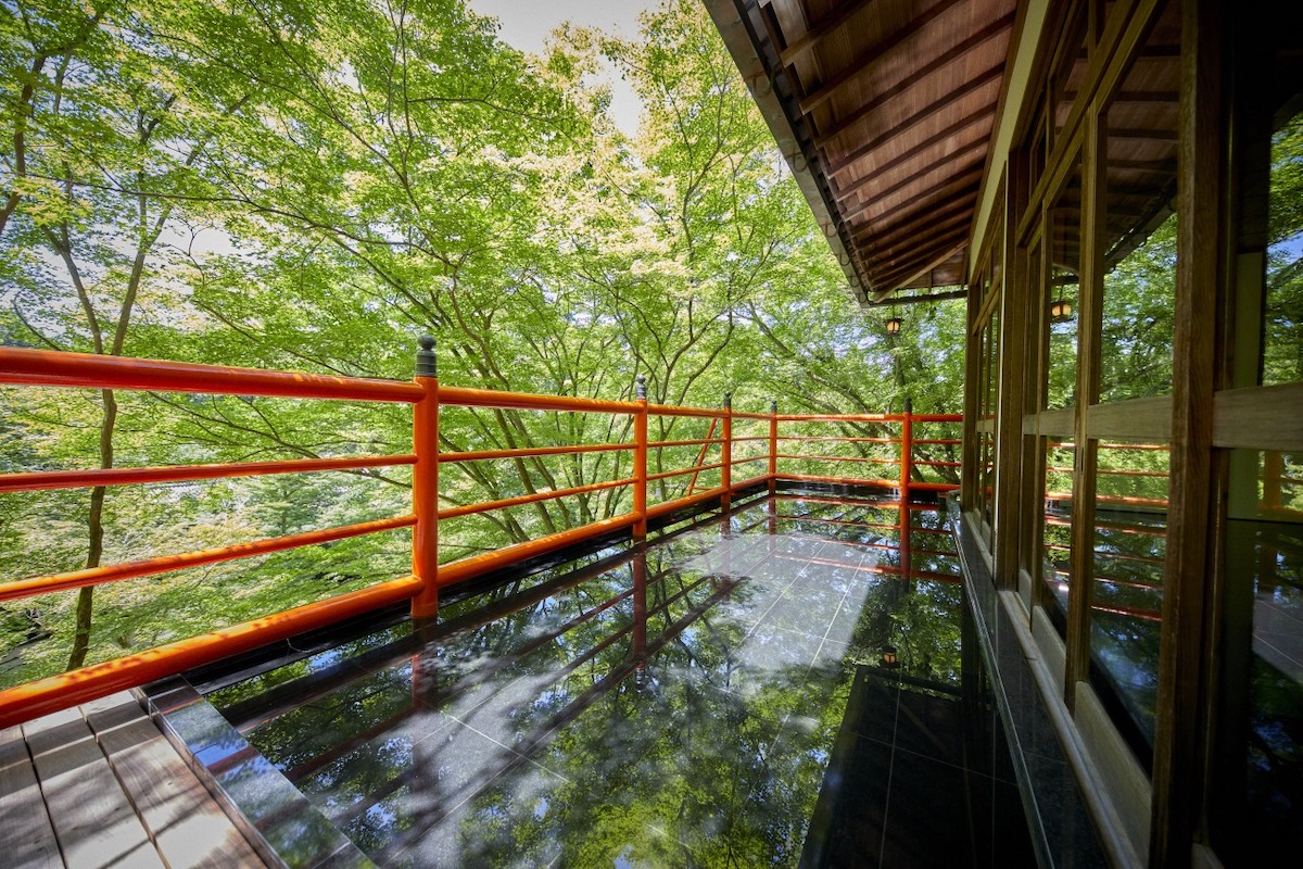 「茶所 閑坐（かんざ）」テラス