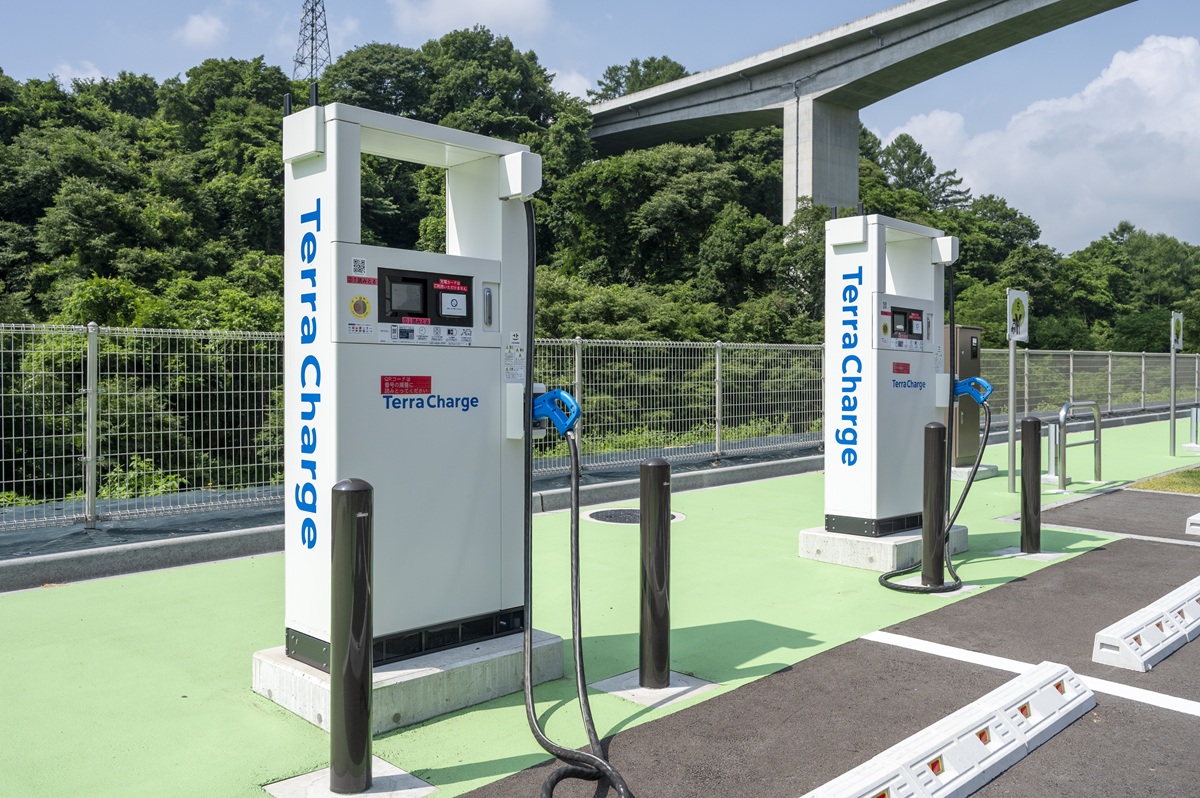 「道の駅 八千穂高原」電気自動車用充電ステーションも完備