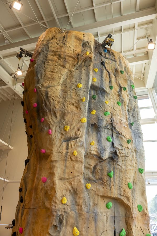 「道の駅 八千穂高原」カラフルなホールドがかわいい