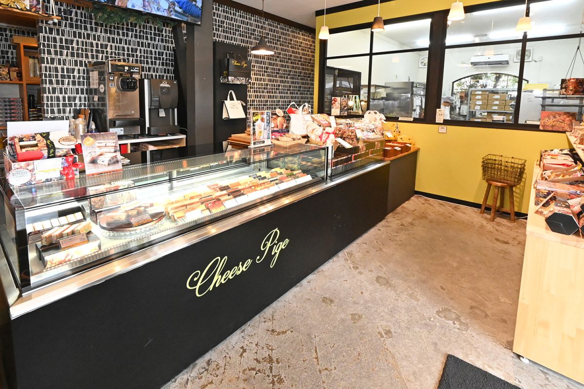 Cheese Pige焼津本店の内観