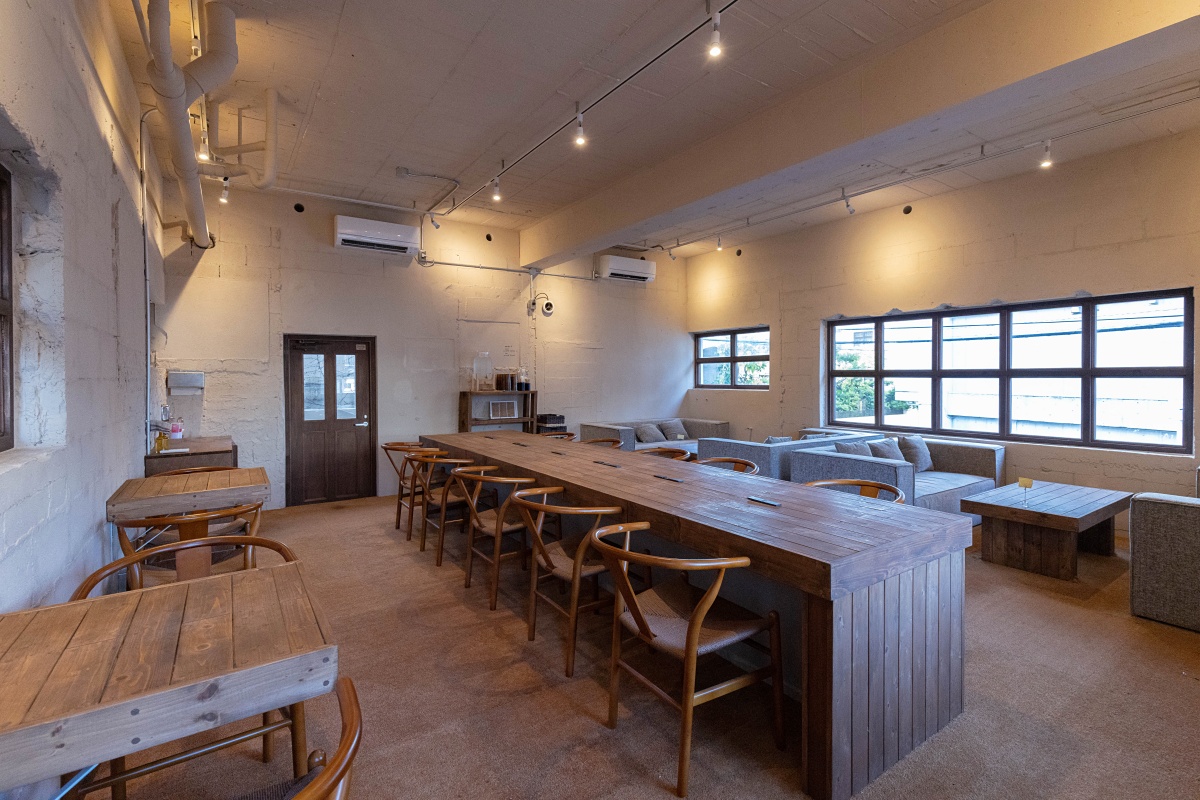 読書も仕事もはかどりそうな2階席