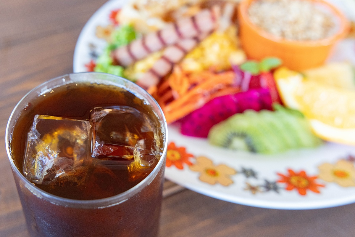 ハンドドリップコーヒーはアイス580円、ホット480円（レギュラーサイズ）