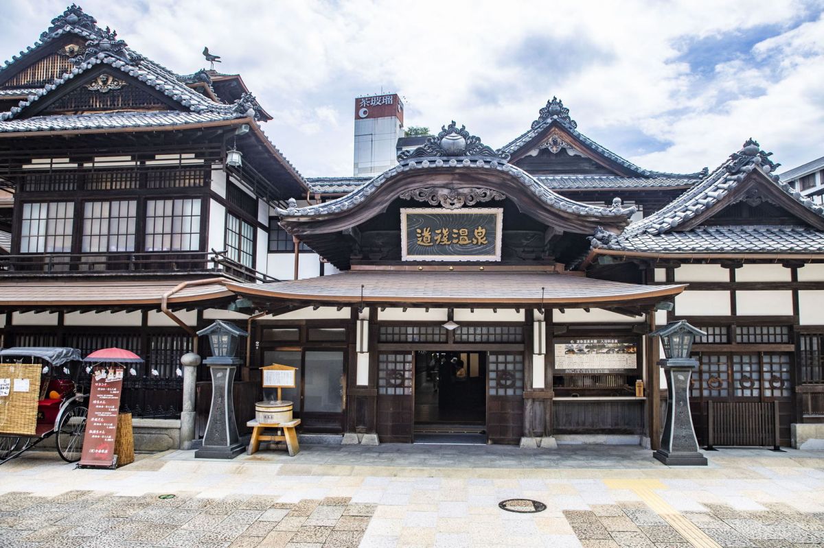 国の重要文化財に指定された「道後温泉本館」