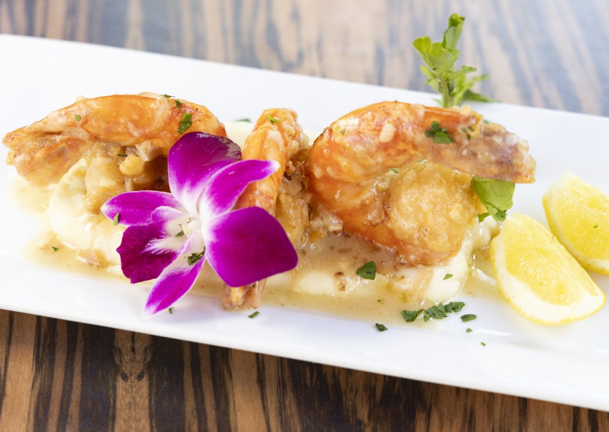 ぷりぷりのエビを堪能できる「ジャンボ・ガーリックシュリンプ」$24