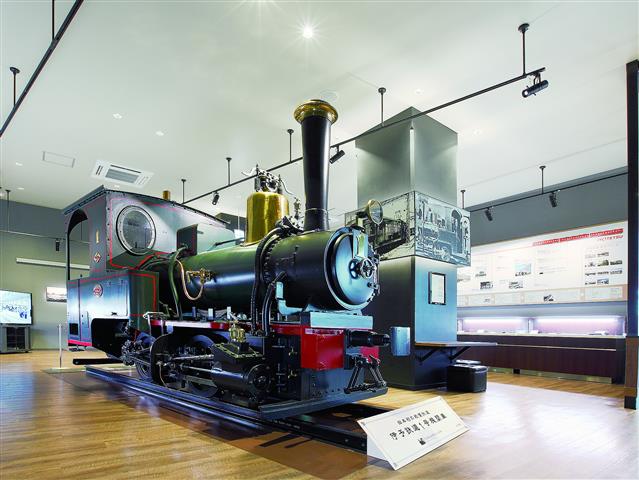 坊っちゃん列車（1号機関車）の原寸大レプリカを展示""