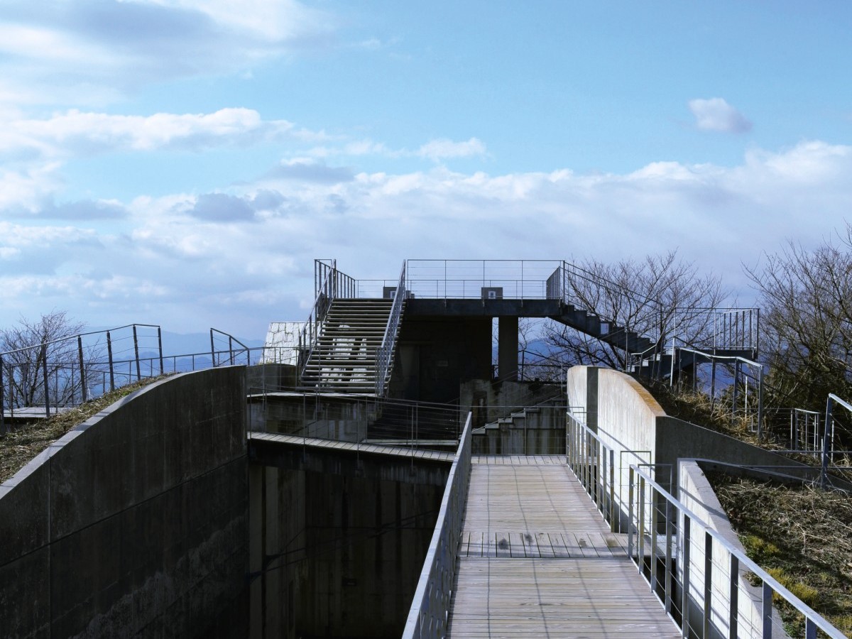 迷路のような展望台への階段