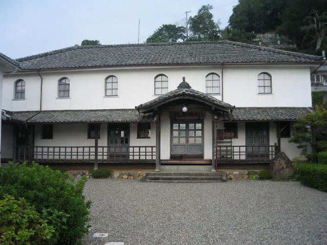 「開明学校」外観