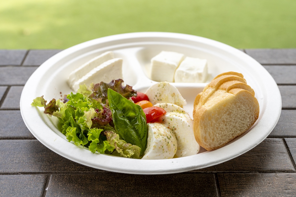 キッチンカーで提供している「KAWABA CHEESE 3種盛り合わせ（大）」880円