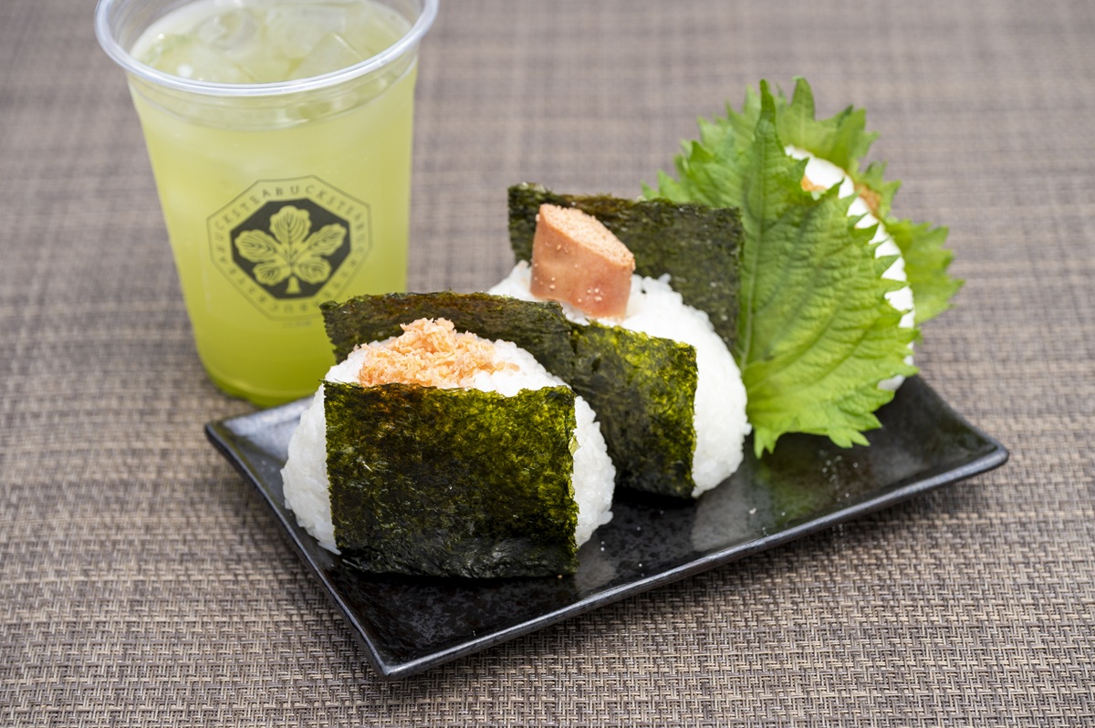 手前からしゃけ360円、焼きたらこ360円、かぐら味噌大葉巻（夏季限定）420円