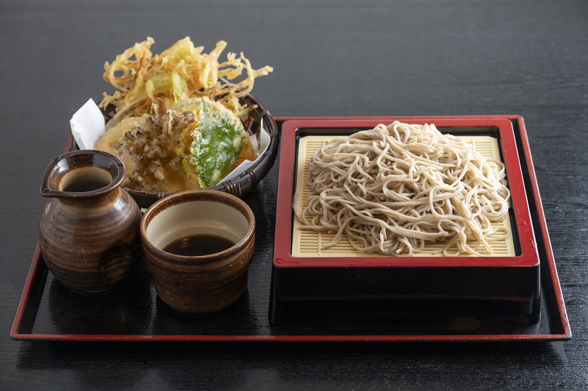 「天ぷら付せいろそば」1430円