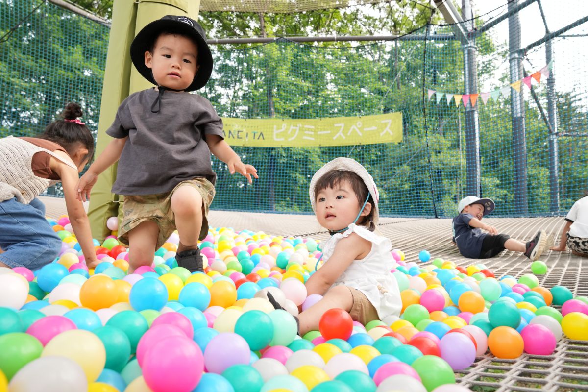 吹き抜ける風を感じながら、非日常的な感覚を楽しもう