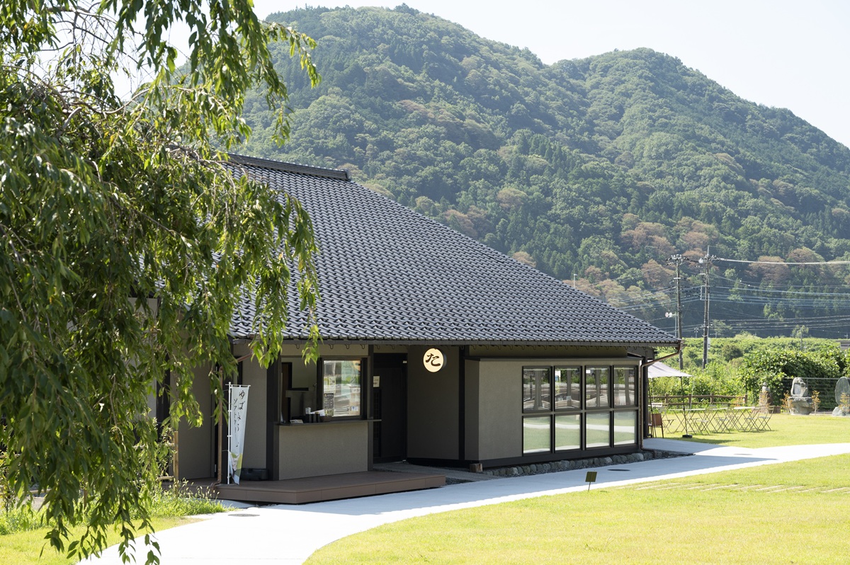 「道の駅 にしじま和紙の里かみすきパーク」新設された「たべもの館」