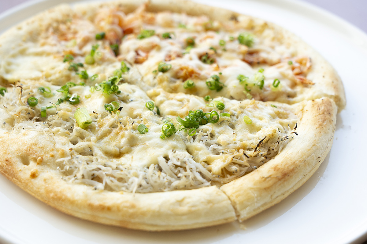 磯の香りが漂う「桜えびと釜揚げしらすのピザ」1180円