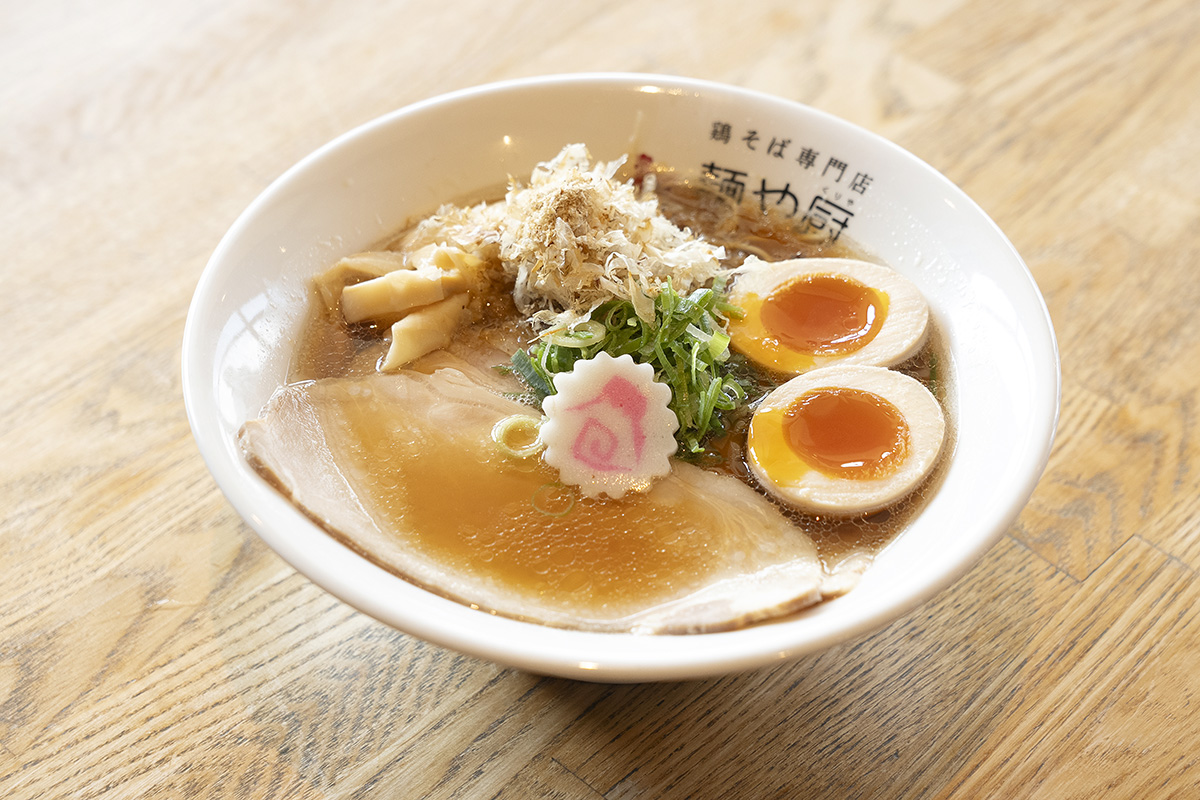 味玉などトッピングも豪華な「スペシャル静岡中華そば」1280円