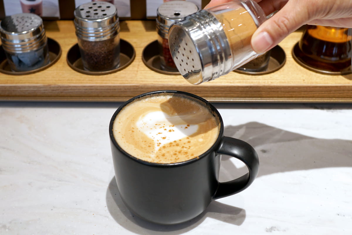 「クラシック ダブル トール ラテ」カスタマイズ：シナモン