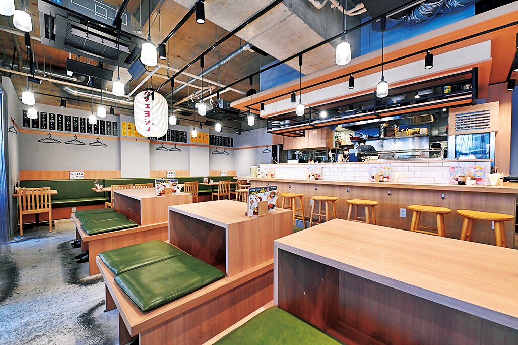 夜は焼き鳥やどて焼きが楽しめる居酒屋 「炭火焼き鳥とどて料理 大衆酒場 治兵衛 名古屋駅店」に