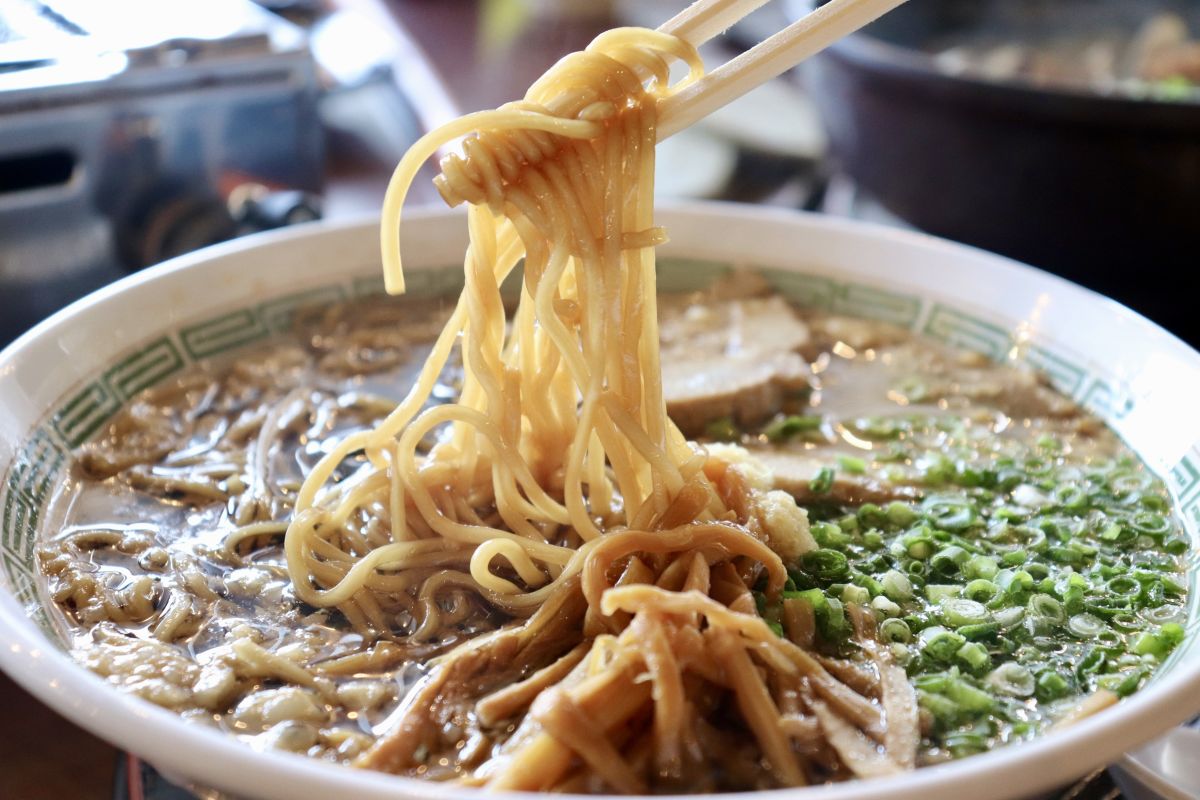 黒醤油ラーメン（800円）