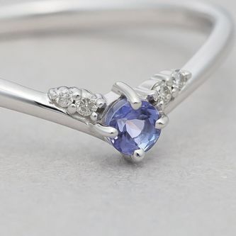 12月の誕生石「タンザナイト」ってどんな宝石？石言葉や意味、由来などを解説
