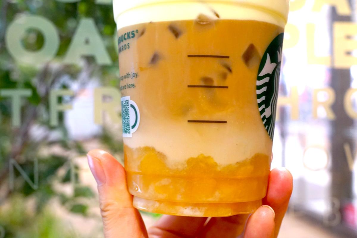 「ほうじ茶香る 焼き芋 ムース ティー ラテ」カスタマイズ：ブロンドエスプレッソ1ショット追加