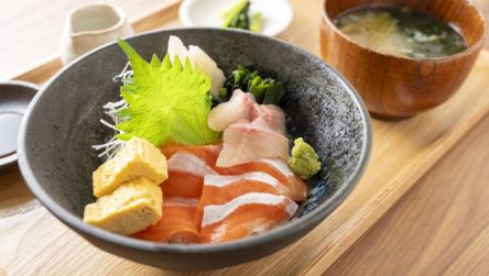 「道の駅八千穂高原」で南佐久の自然と高原グルメを楽しむ｜長野
