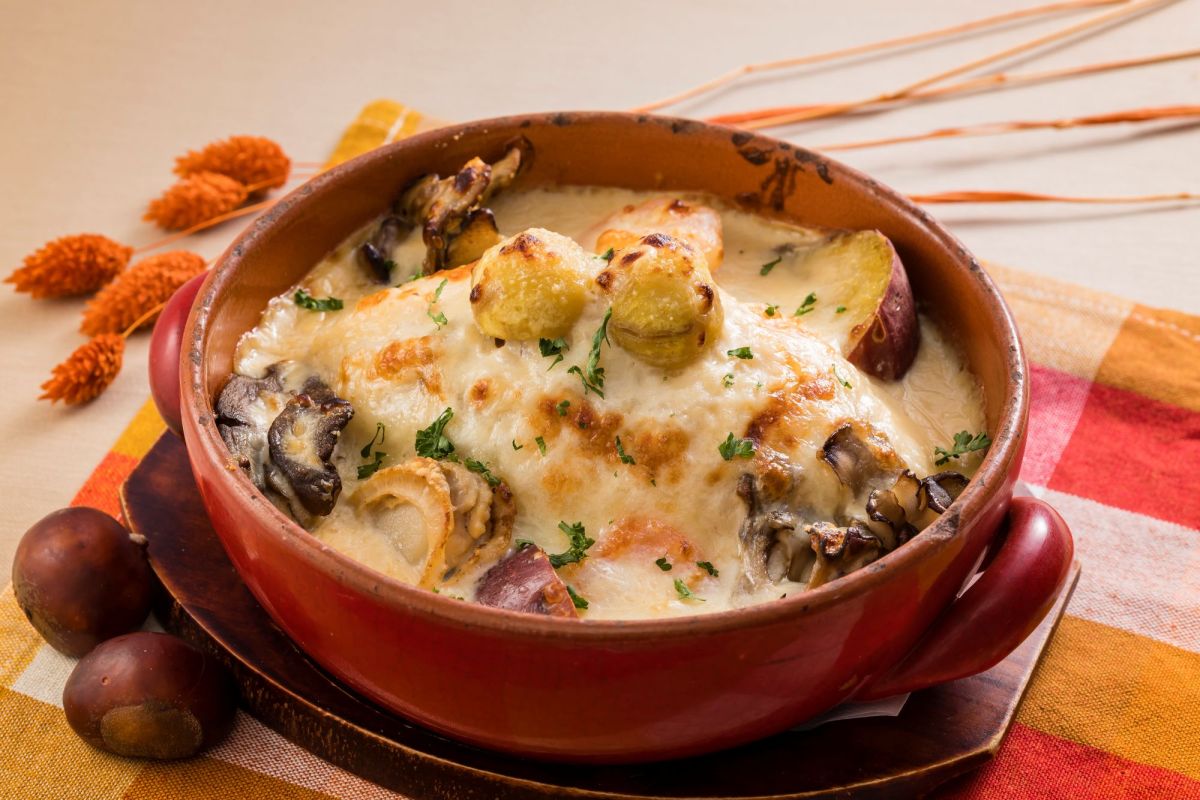 洋食屋 銀座グリルカーディナル 「栗ご飯のクリームドリア～キノコとシーフードの味噌風味～」1980円