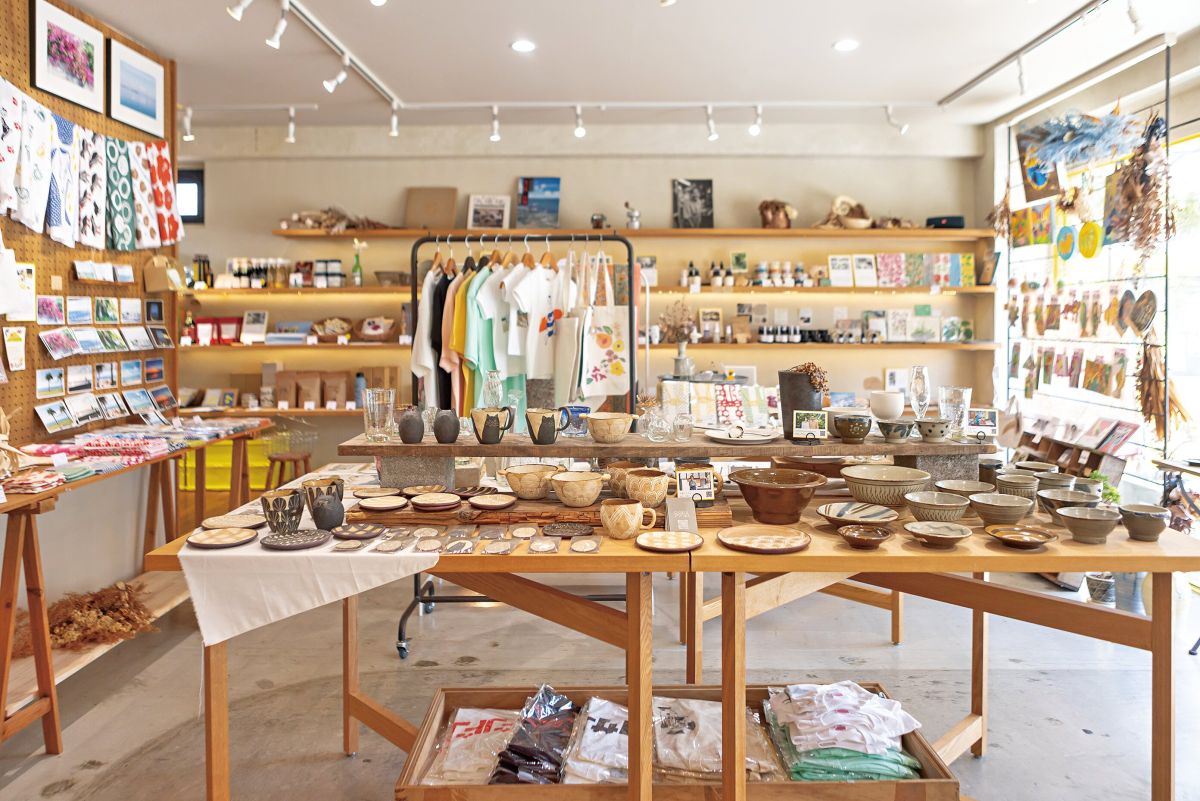 島の装い。STORE