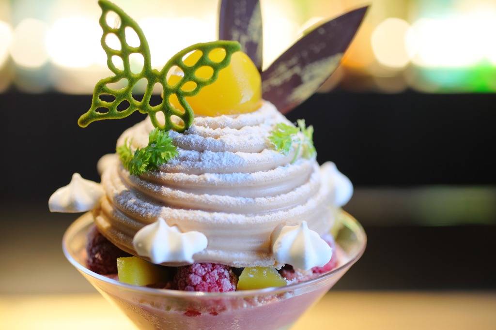 「モンブランスイーツパフェ」　1800円（通年提供中）