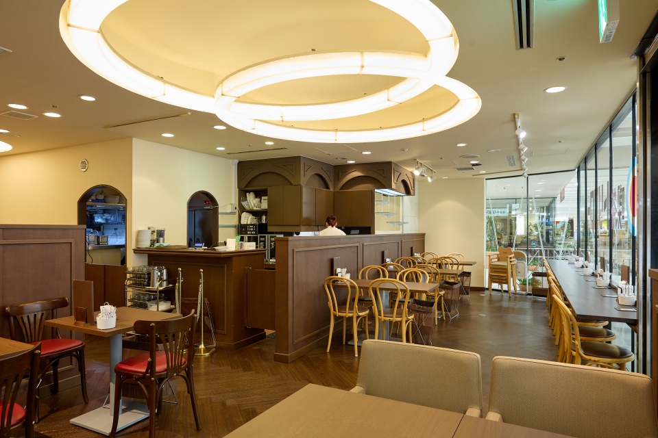 喫茶トリコロール 阪急三番街店