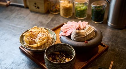 【原宿】モダンそば店「BASO」で味わう、新感覚の太麺つけ“SOBA”