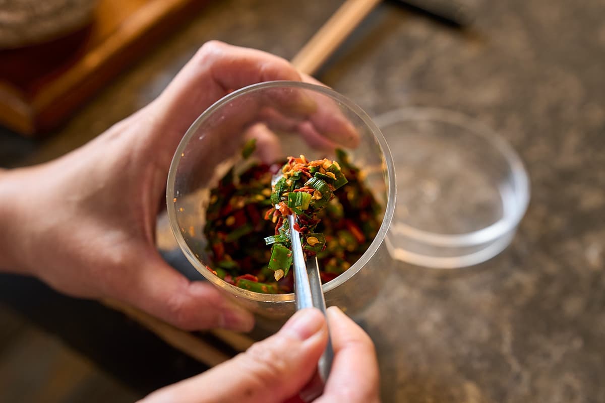 ニラ胡椒。ピリッとした刺激が特徴の「BASO」オリジナルスパイス