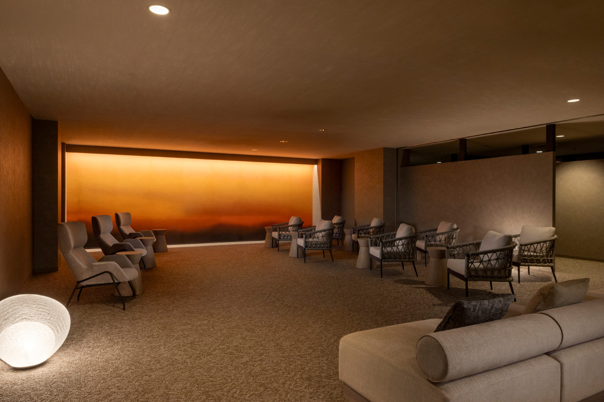 やわらかな光にほんのりと照らされた落ち着いた空間