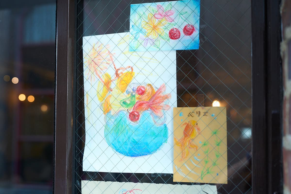 入り口に貼られたイラスト