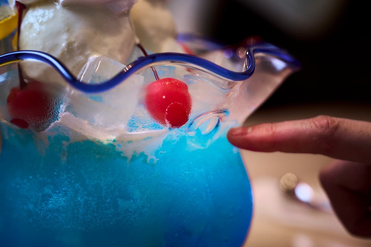 穴からこぼれ出ないように注意