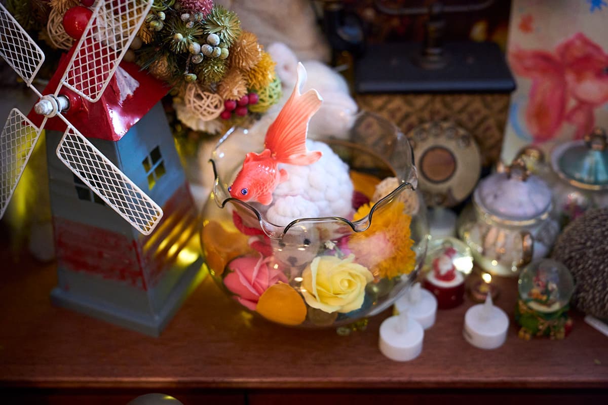 「金魚鉢クリームソーダ」をかたどった雑貨