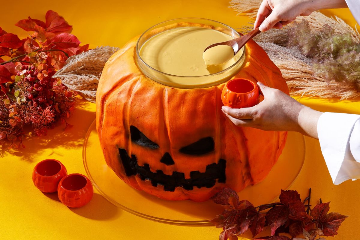 ジャック・オー・ランタンに扮したパンプキンプリン（平日タイムサービス）