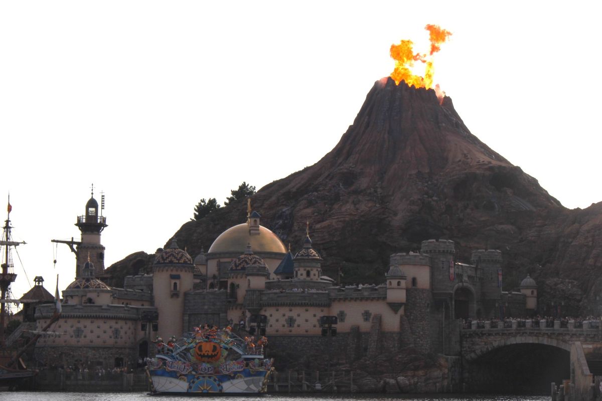 フィナーレには火山も噴火!