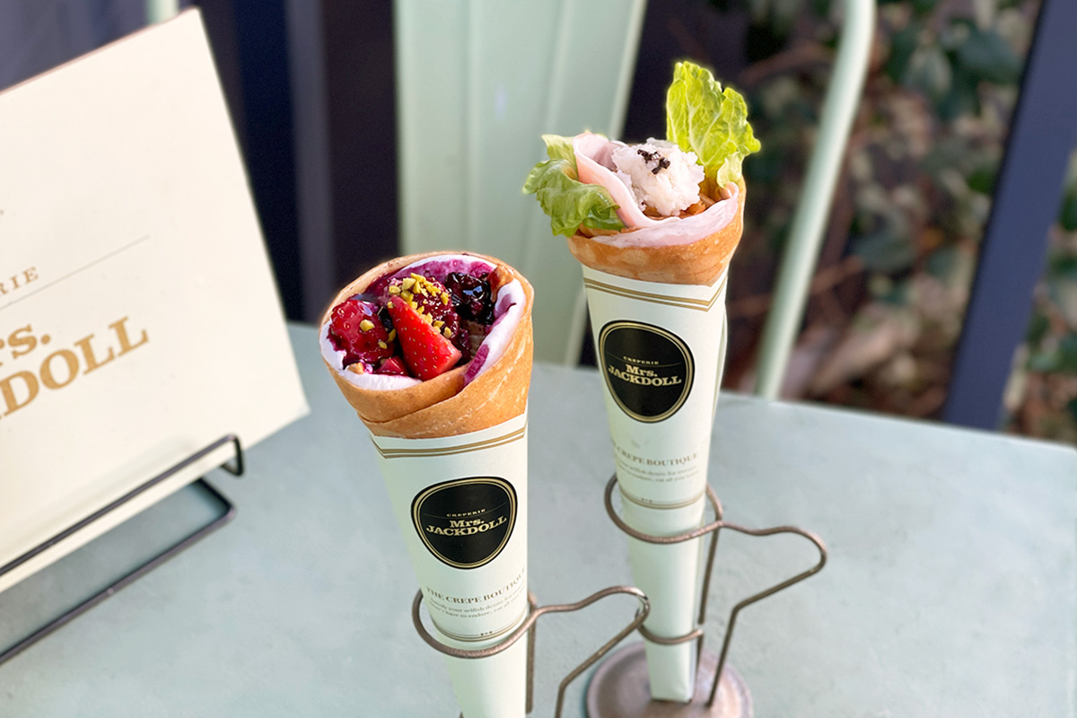 左から「苺と黒すぐり」1100円、「熟成ハムとトリュフポテト」1460円