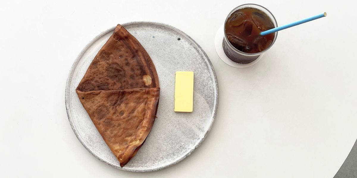 左から「Crepe」1320円、「Filter Coffee *Batch brew（Ice）」660円